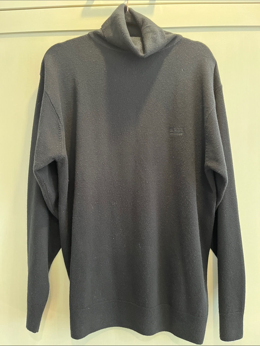 BOSS Men's Black 100% cashmere Turtleneck Sweater